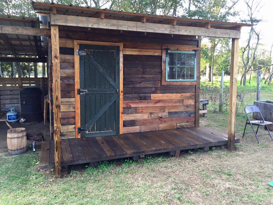 garden shed was made from recycled wood pallets. It is cheap to build 