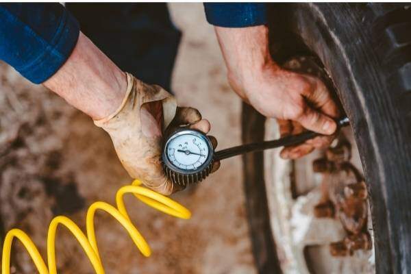 Air hose and tyre inflator